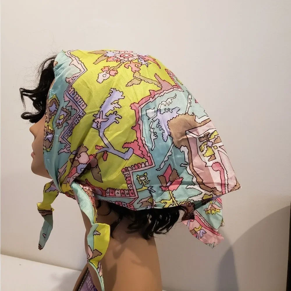 ❌SOLD❌Colorful Triangular Headscarf - Picture 3 of 6